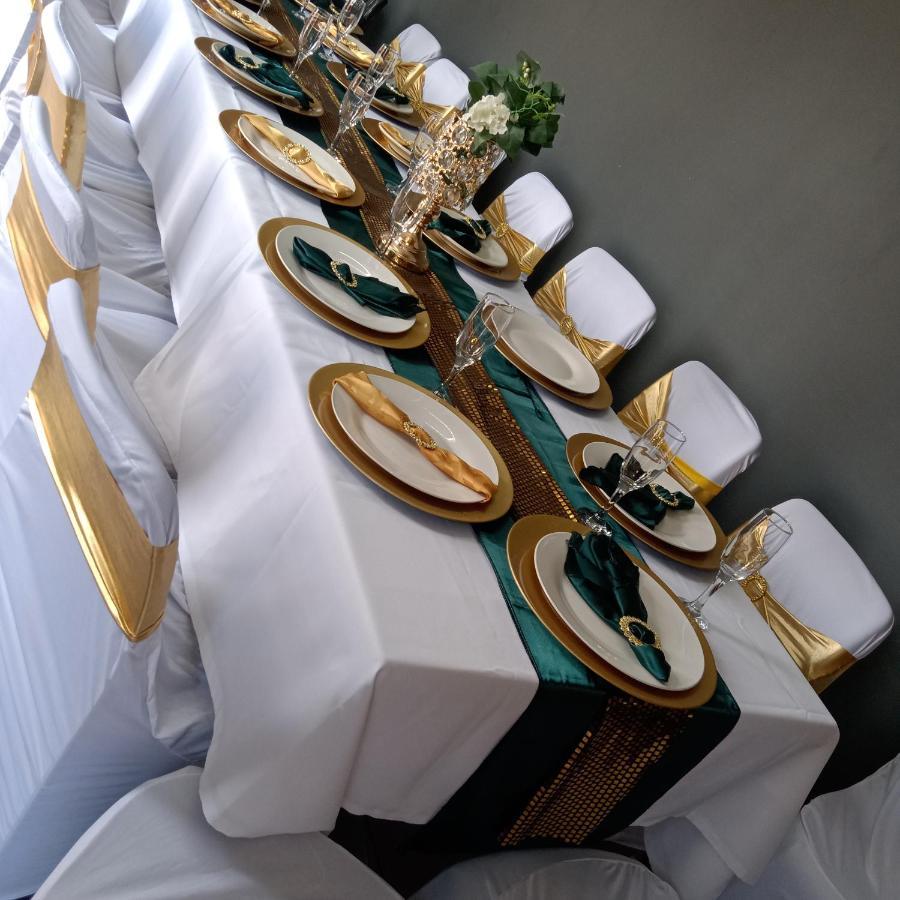Suits Guest House & Bar Carletonville Bagian luar foto